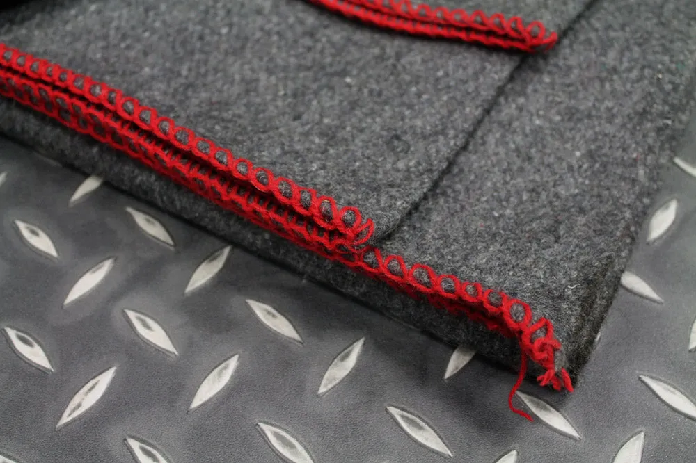 GREY ARMY BLANKET WITH RED EDGES Silvermans