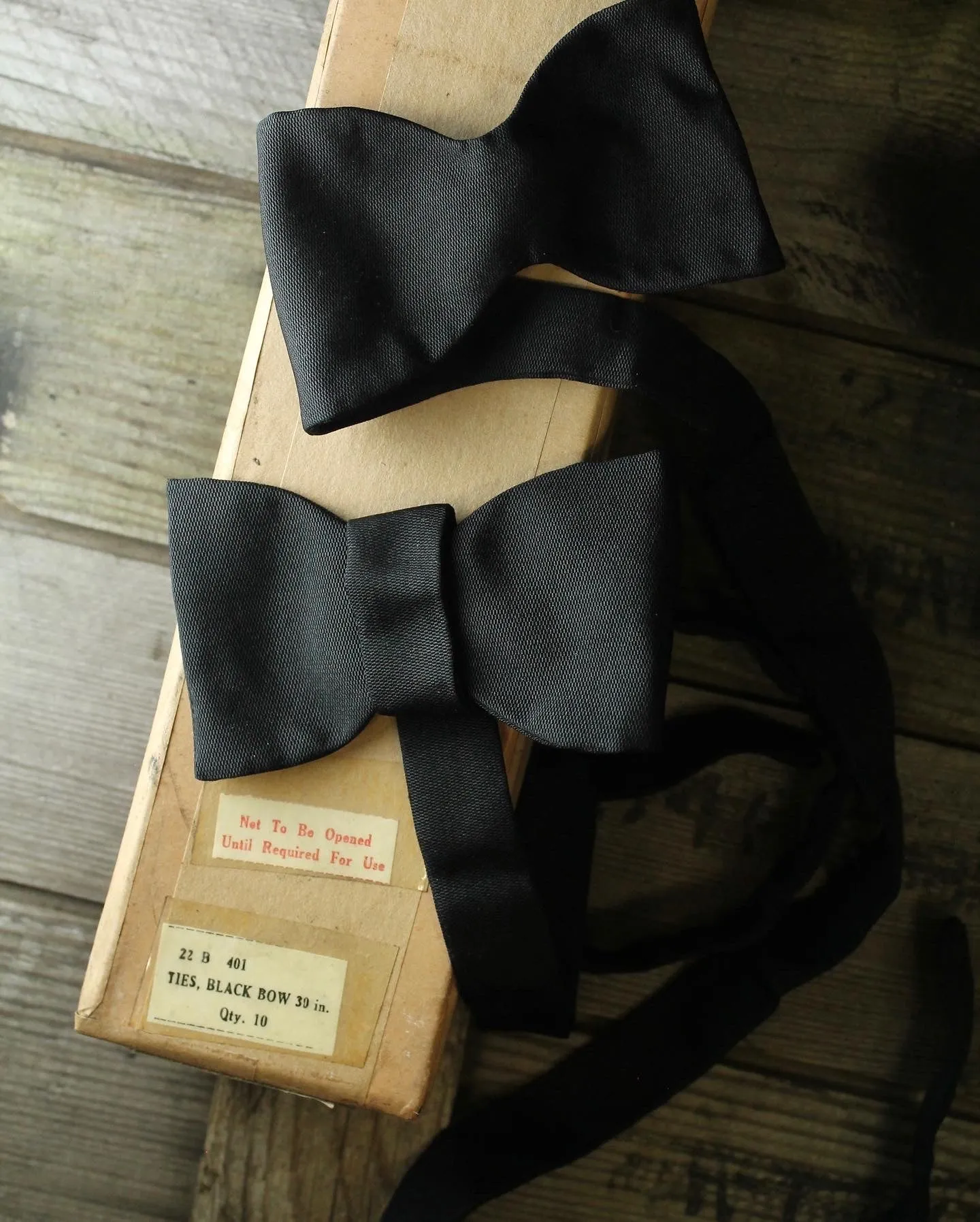 OFFICERS BLACK BOW TIE Silvermans